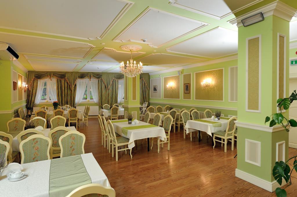Hotel Na Bloniach Белско-Бяла Екстериор снимка